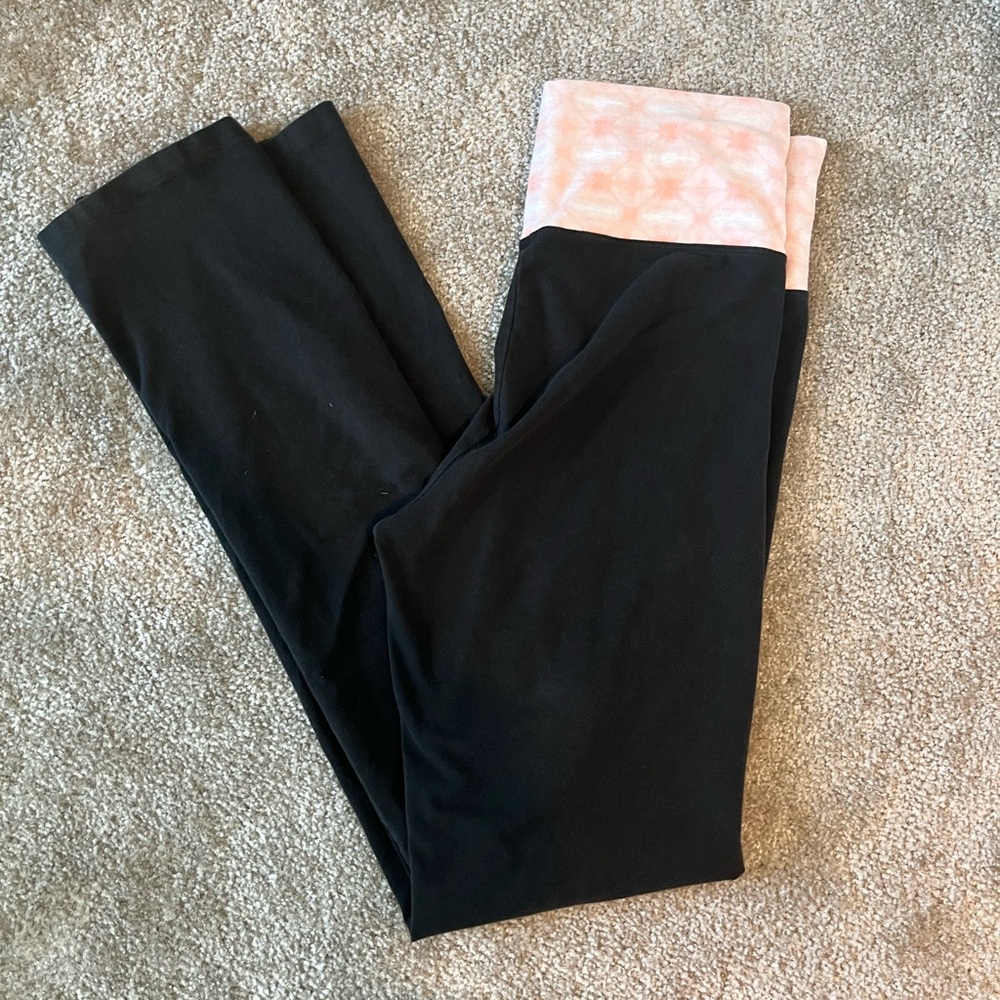 Great condition Victoria’s Secret wide leg leggings. Size large long.